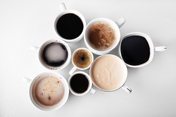 Uống quá nhiều cà phê, caffein là nguyên nhân khiến mụn không khỏi.