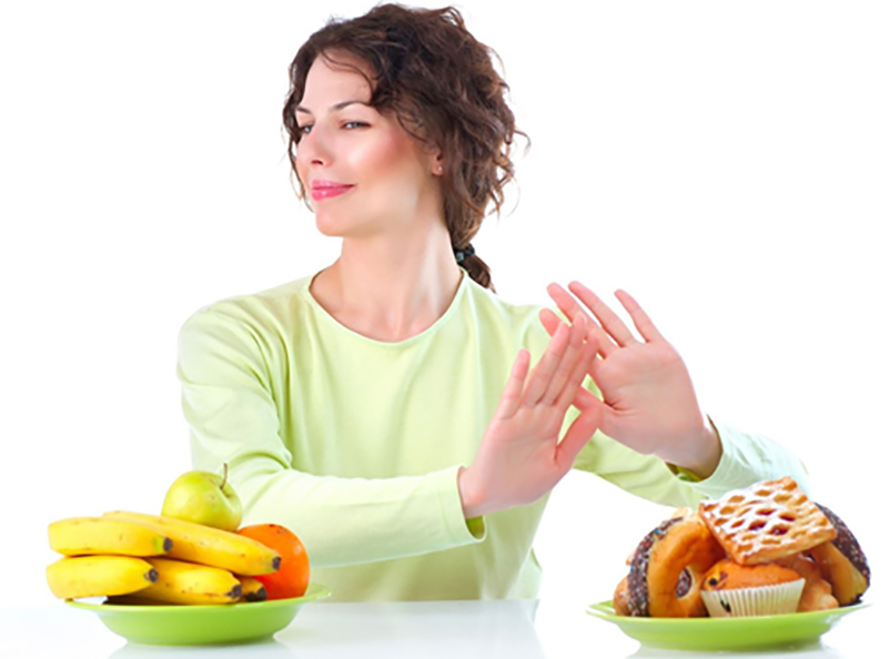 Ăn kiêng làm cơ thể thiếu hụt nhiều dinh dưỡng, làm hormone bị rối loạn và làm trễ kinh.