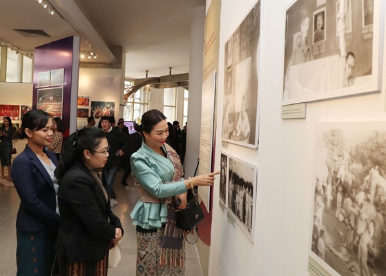 Triển lãm là dịp ôn lại truyền thống hữu nghị giữa Việt Nam - Lào